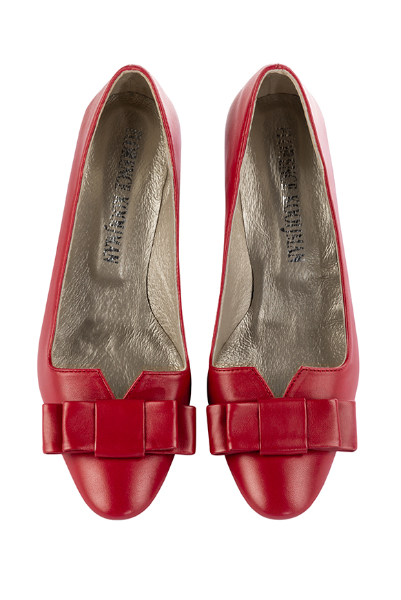 Cardinal red women's dress pumps, with a knot on the front. Round toe. High kitten heels. Top view - Florence KOOIJMAN